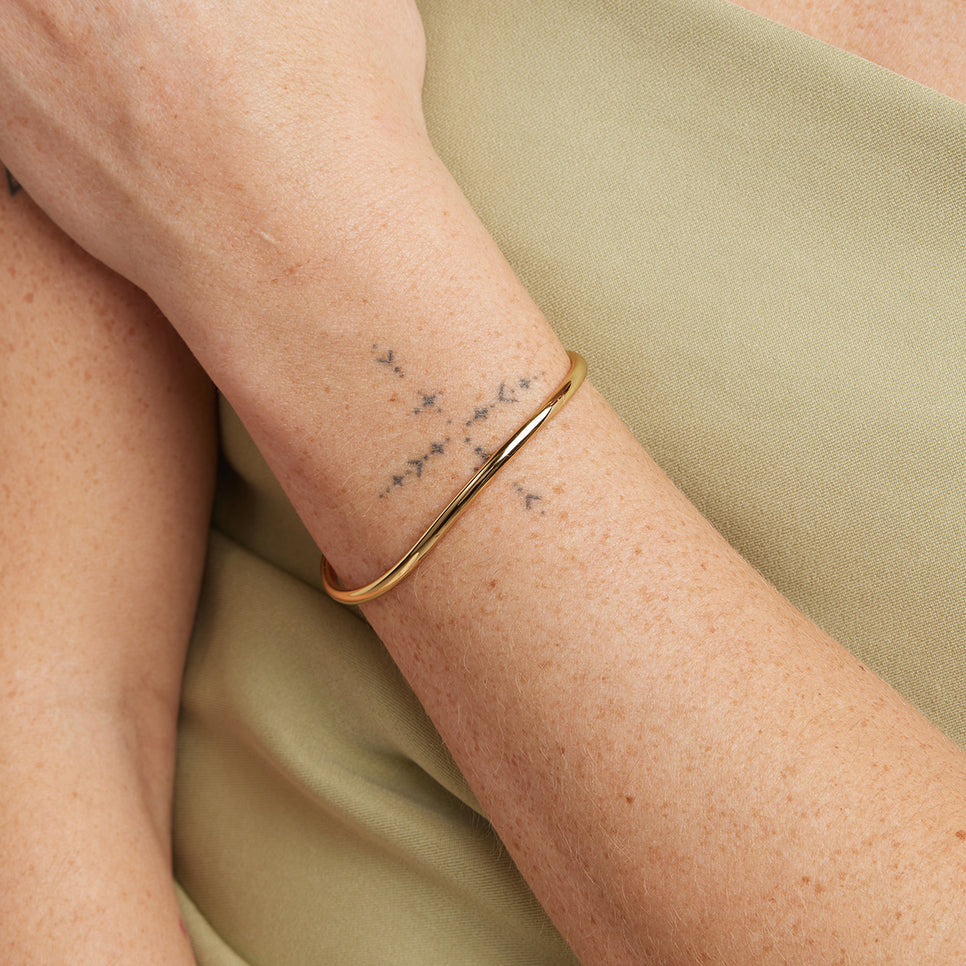 18k Gold Plated Jewellery - Infinite Cuff in Gold - Bracelets - Astrid &amp; Miyu